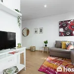 Apartment Host Wise - Colorful Fresh Flats - Batalha *