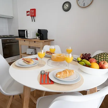 Host Wise - Colorful Fresh Flats - Batalha * Порту
