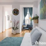 Host Wise - Colorful Fresh Flats - Batalha Porto