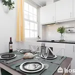Host Wise - Colorful Fresh Flats - Batalha