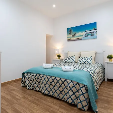 Host Wise - Colorful Fresh Flats - Batalha Appartamento Oporto