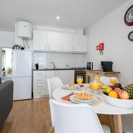 Host Wise - Colorful Fresh Flats - Batalha Oporto