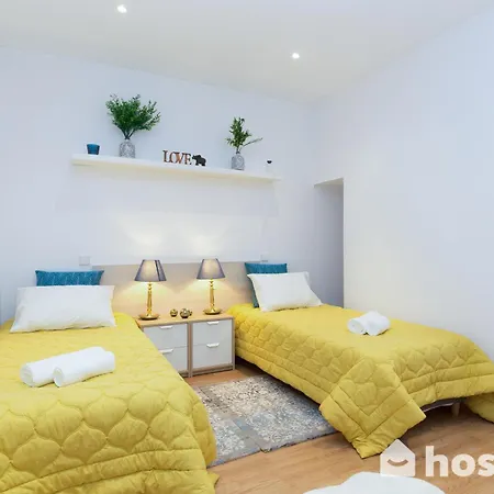 Host Wise - Colorful Fresh Flats - Batalha Oporto