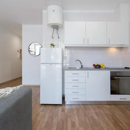 Host Wise - Colorful Fresh Flats - Batalha Porto