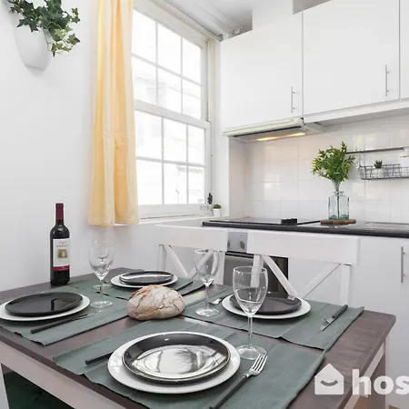 Host Wise - Colorful Fresh Flats - Batalha