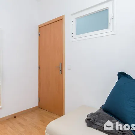 Host Wise - Colorful Fresh Flats - Batalha Oporto