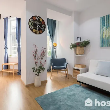 Host Wise - Colorful Fresh Flats - Batalha