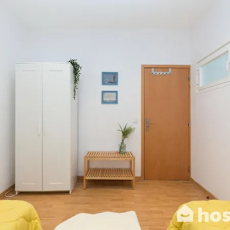 Host Wise - Colorful Fresh Flats - Batalha * Oporto