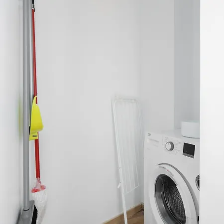 Host Wise - Colorful Fresh Flats - Batalha Porto
