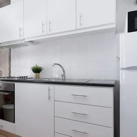 Host Wise - Colorful Fresh Flats - Batalha *
