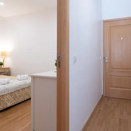 Host Wise - Colorful Fresh Flats - Batalha Apartment Porto