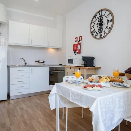 Host Wise - Colorful Fresh Flats - Batalha *