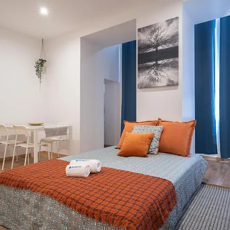 Host Wise - Colorful Fresh Flats - Batalha Apartment