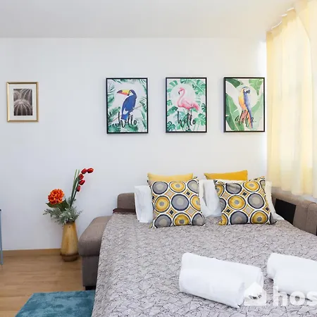 Host Wise - Colorful Fresh Flats - Batalha