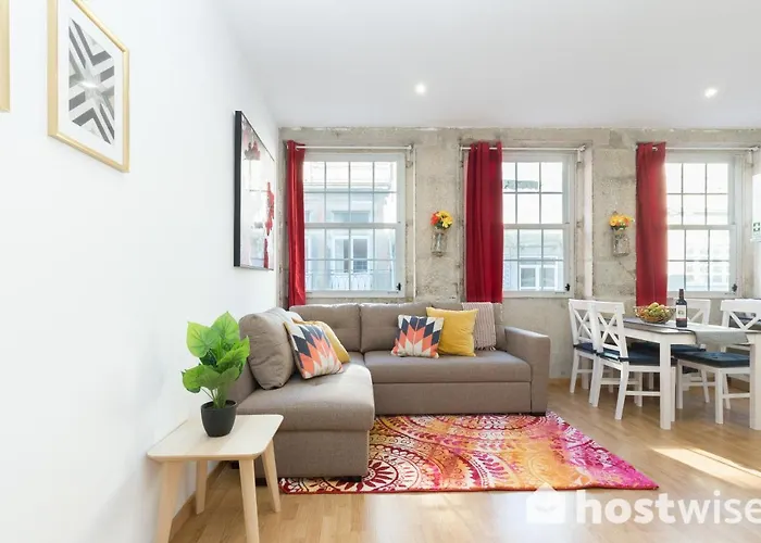 Host Wise - Colorful Fresh Flats - Batalha Oporto