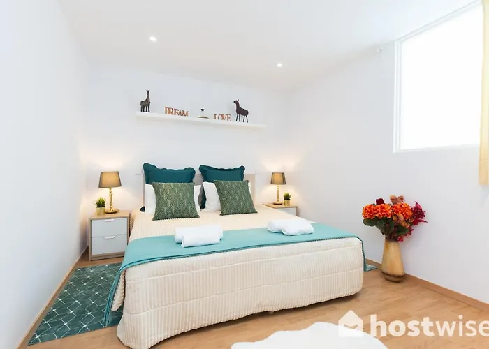 Host Wise - Colorful Fresh Flats - Batalha Oporto