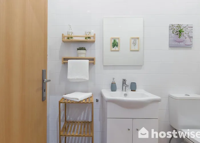 Host Wise - Colorful Fresh Flats - Batalha