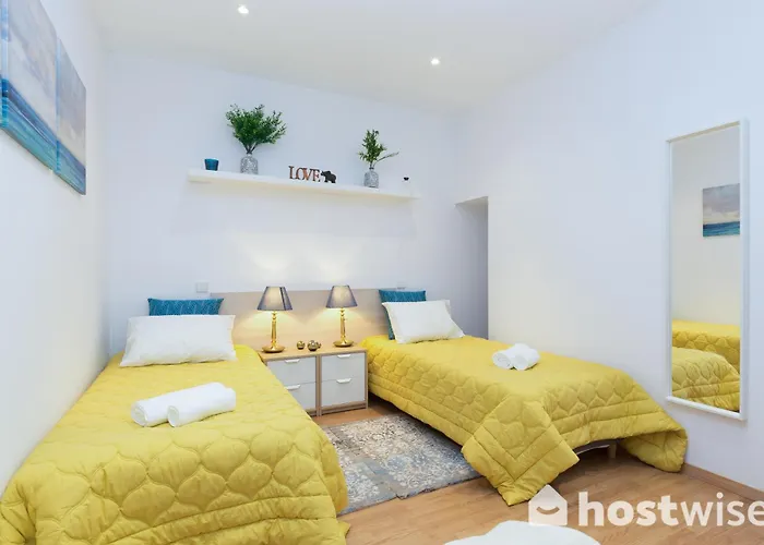 Host Wise - Colorful Fresh Flats - Batalha 波尔图