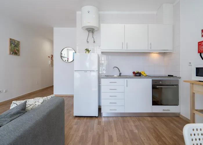 Host Wise - Colorful Fresh Flats - Batalha Porto