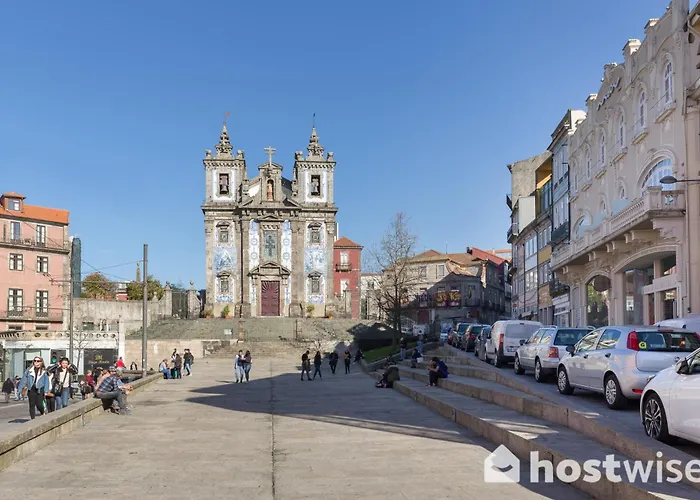 Host Wise - Colorful Fresh Flats - Batalha