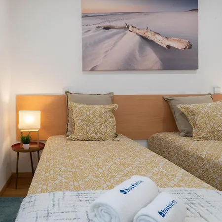 Host Wise - Colorful Fresh Flats - Batalha *