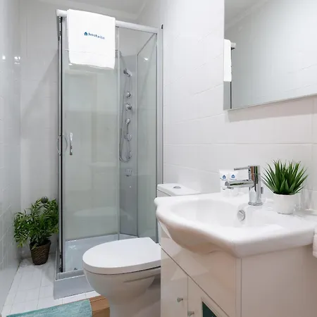 Host Wise - Colorful Fresh Flats - Batalha