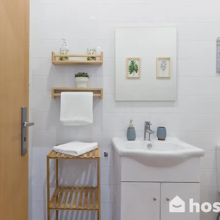 Host Wise - Colorful Fresh Flats - Batalha