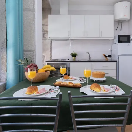 Host Wise - Colorful Fresh Flats - Batalha 波尔图