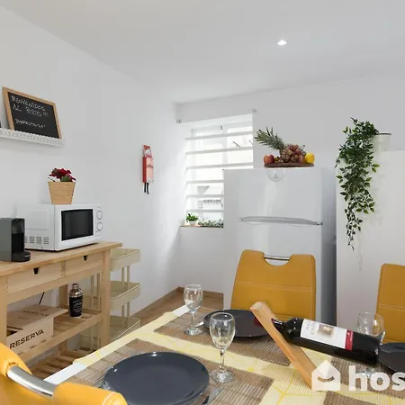 Host Wise - Colorful Fresh Flats - Batalha Appartement Oporto