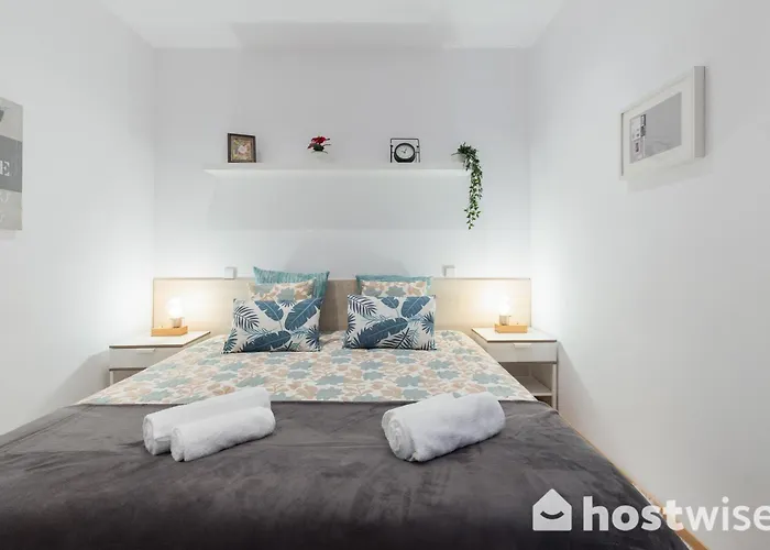 Host Wise - Colorful Fresh Flats - Batalha