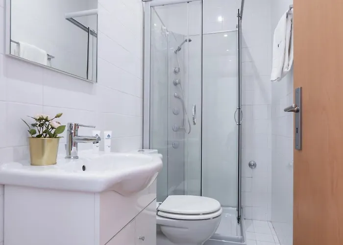 Host Wise - Colorful Fresh Flats - Batalha