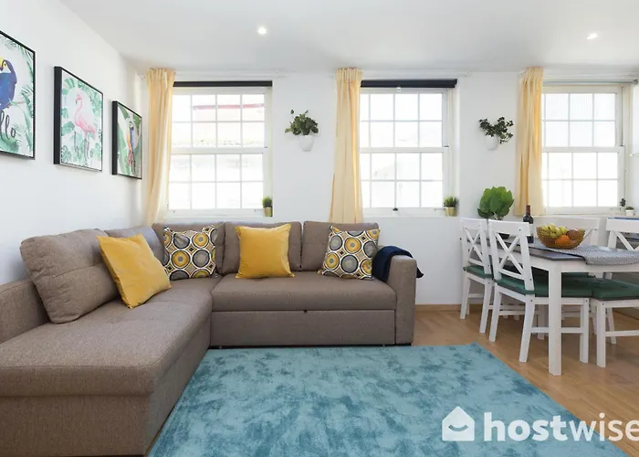 Host Wise - Colorful Fresh Flats - Batalha