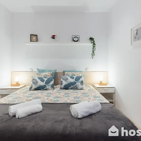 Host Wise - Colorful Fresh Flats - Batalha