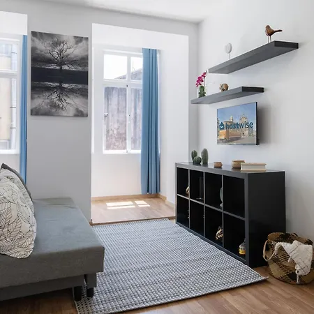 Host Wise - Colorful Fresh Flats - Batalha Apartman *