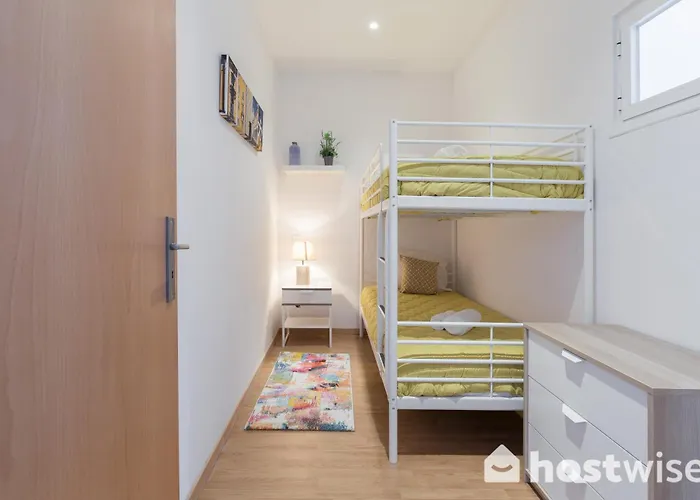 Host Wise - Colorful Fresh Flats - Batalha